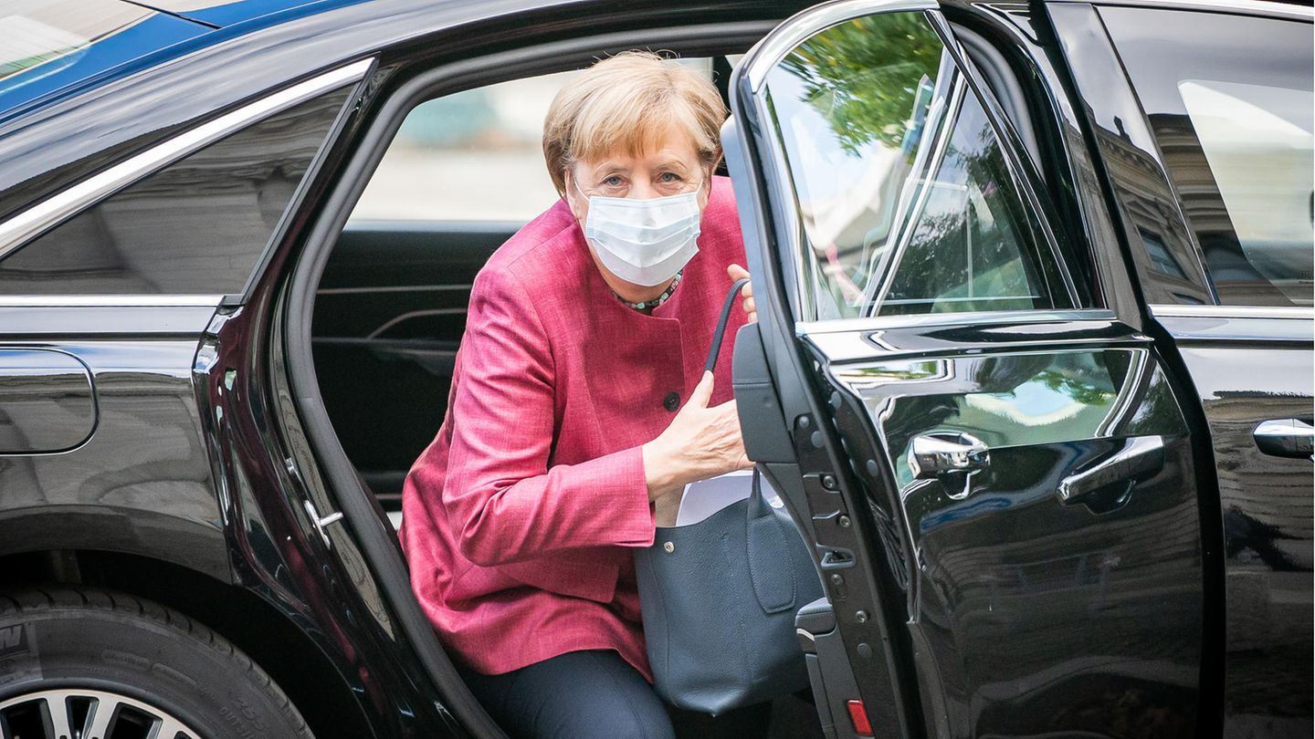 Angela Merkel mit Maske in Berlin