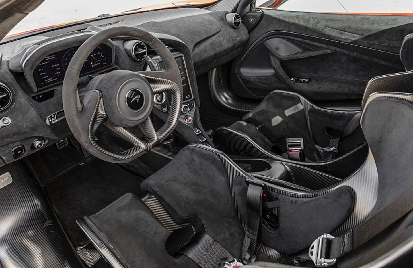 Vertrautes Ambiente: Das Cockpit des McLaren 765LT