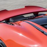 Der Heckspoiler ist größer als beim 720S