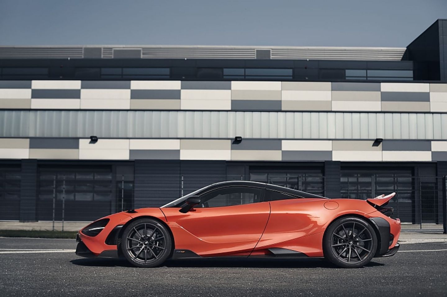 Der McLaren 765LT ist 4,60 Meter lang