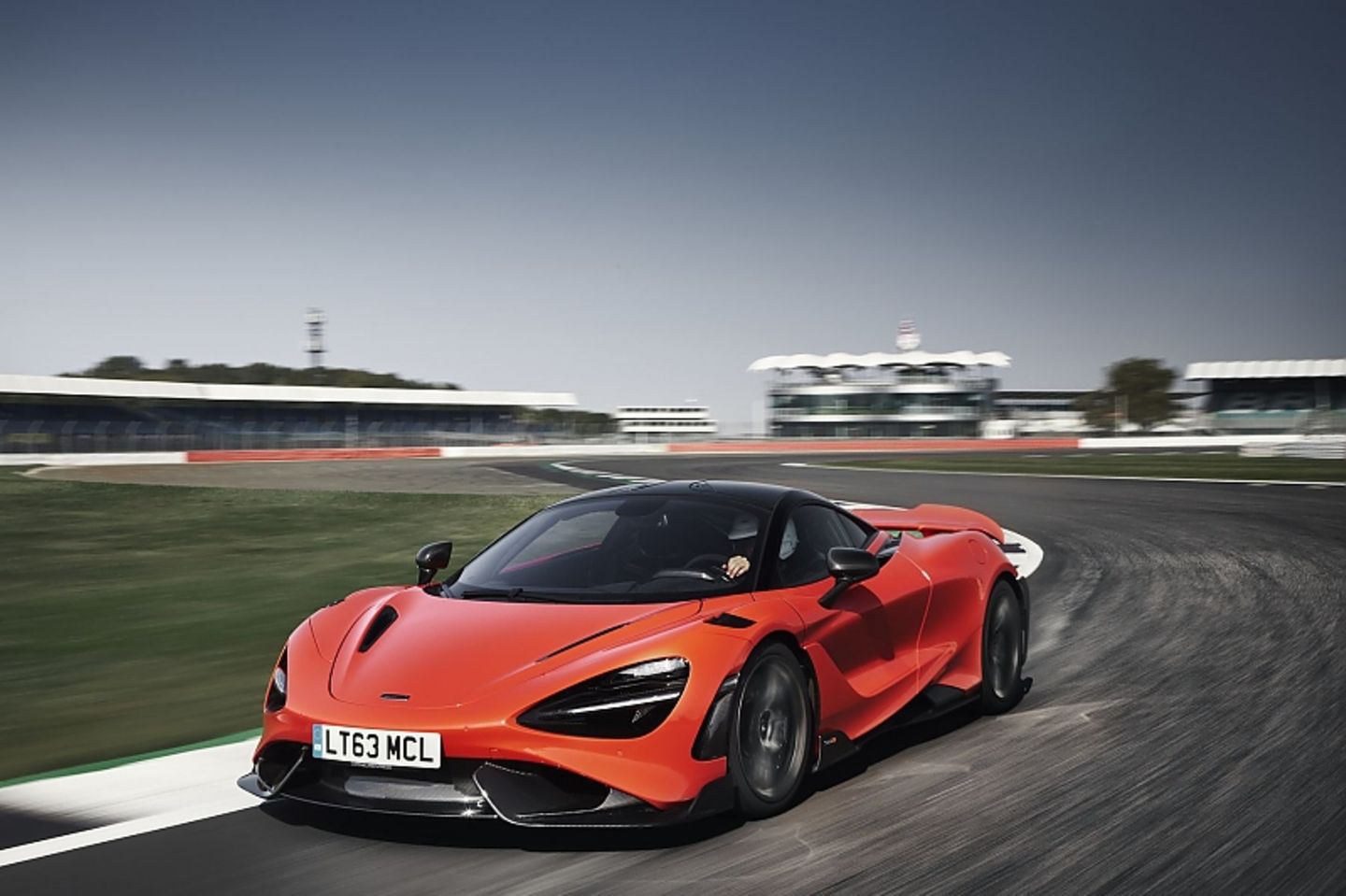 Bei Bedarf steht der McLaren 765LT aus Tempo 200 km/h nach 108 km/h