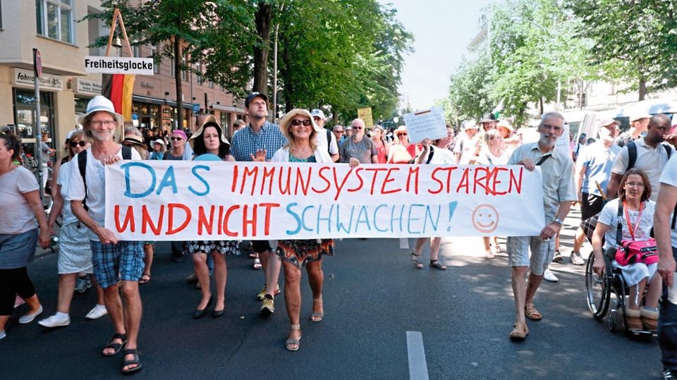 Maria Kleon mit Freunden auf der Demo in Berlin