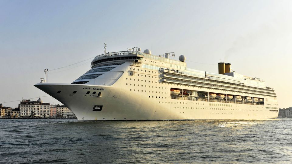 Tourismus in der Krise: Die 24 Jahre alte "Costa Victoria" wird jetzt in Piombino abgewrackt Die 24 Jahre alte "Costa Victoria" wird jetzt in Piombino abgewrackt