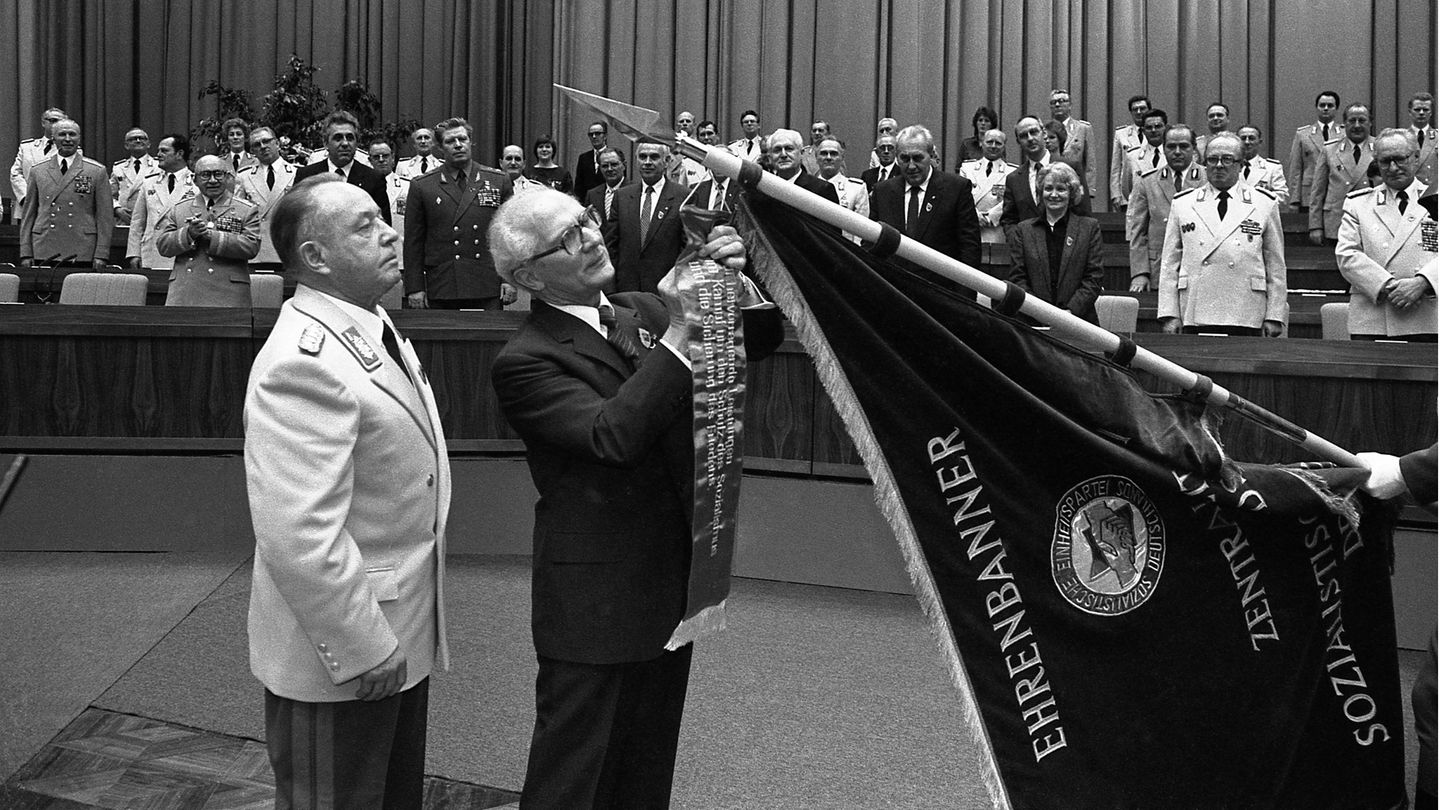 Tag der deutschen Einheit: Psychiater der DDR-Spitze: "Honecker gab sich staatsmännischer. Mielke war intelligenter" Tag der deutschen Einheit: Psychiater der DDR-Spitze: "Honecker gab sich staatsmännischer. Mielke war intelligenter"