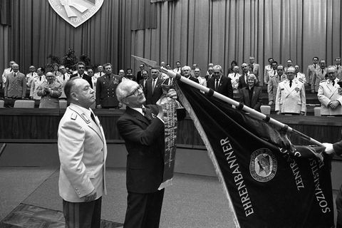 Tag der deutschen Einheit: Psychiater der DDR-Spitze: "Honecker gab sich staatsmännischer. Mielke war intelligenter"
