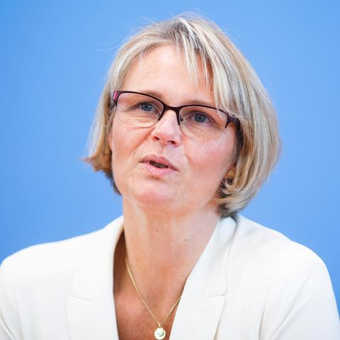 Anja Karliczek während einer Pressekonferenz