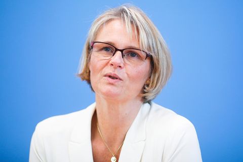 Anja Karliczek während einer Pressekonferenz