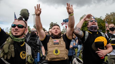 Die "Proud Boys" am Rande einer Demo