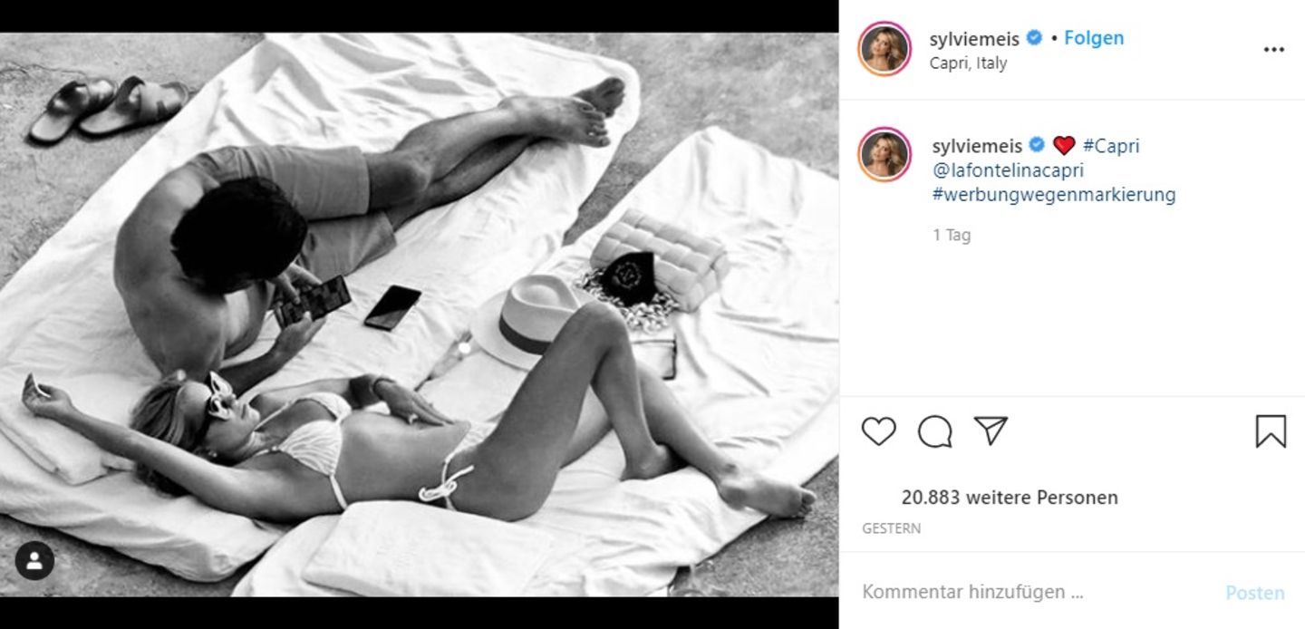 Sylvie Meis räkelt sich am Strand, Niclas Castello schaut aufs Smartphone