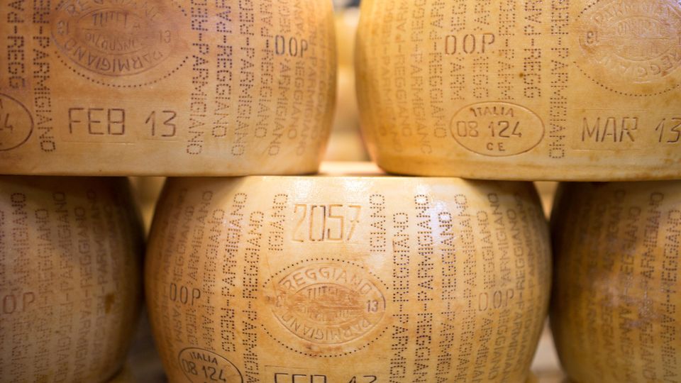 Der KäseKredit Darum sind die Banktresore in Italien voller Parmesan