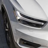 Die volvotypische Lichtsignatur ist auch beim XC40 Recharge P8 AWD vorhanden