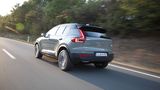 Der Volvo XC40 Recharge P8 AWD tritt vehement