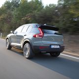 Der Volvo XC40 Recharge P8 AWD tritt vehement