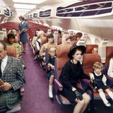 Im Inneren des Modells: Im Vergleich zur Concorde sollte die Boeing 2707 an Bord fast Großraum-Komfort bieten. Interessant die halboffenen Gepäckfächer über und die Monumente für Beleuchtung und Belüftung zwischen den Sitzen.