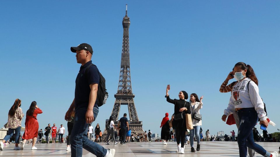 Herbstferien in Corona-Zeiten: Wegen stark gestiegener Zahl von Corona-Neuinfektionen hat das Auswärtige Amt für fast ganz Frankreich eine Reisewarnung ausgesprochen Wegen stark gestiegener Zahl von Corona-Neuinfektionen hat das Auswärtige Amt für fast ganz Frankreich eine Reisewarnung ausgesprochen