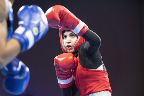 Boxen als Muslima: Die Frau, die sich erkämpft hat, mit Kopftuch zu boxen – die Geschichte der Zeina Nassar