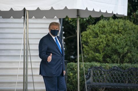 Donald Trump mit Maske