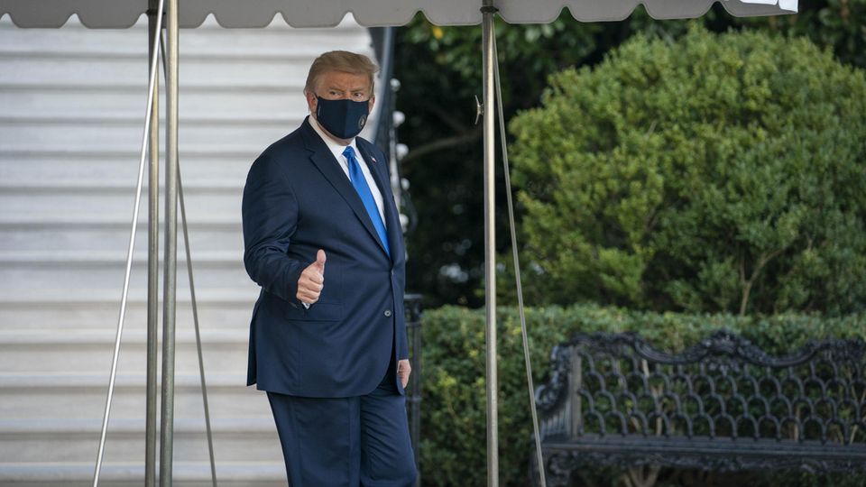 Donald Trump mit Maske Donald Trump mit Maske