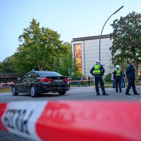 Polizisten vor der Hamburger Synagoge
