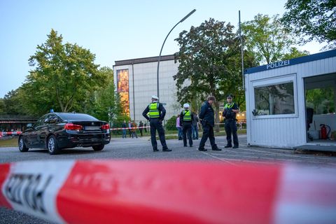 Polizisten vor der Hamburger Synagoge