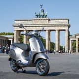 Auch als Stromer ein Klassiker: die Vespa Elettrica