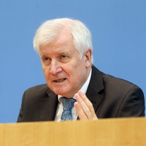 Bundesinnenminister Horst Seehofer (CSU) bei der Vorstellung des Lageberichts Rechtsextremismus