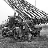 Bild 1 der Fotostrecke: Das Gestell mit den Führungsschienen konnte einfach auf ein Fahrzeug montiert werden. 