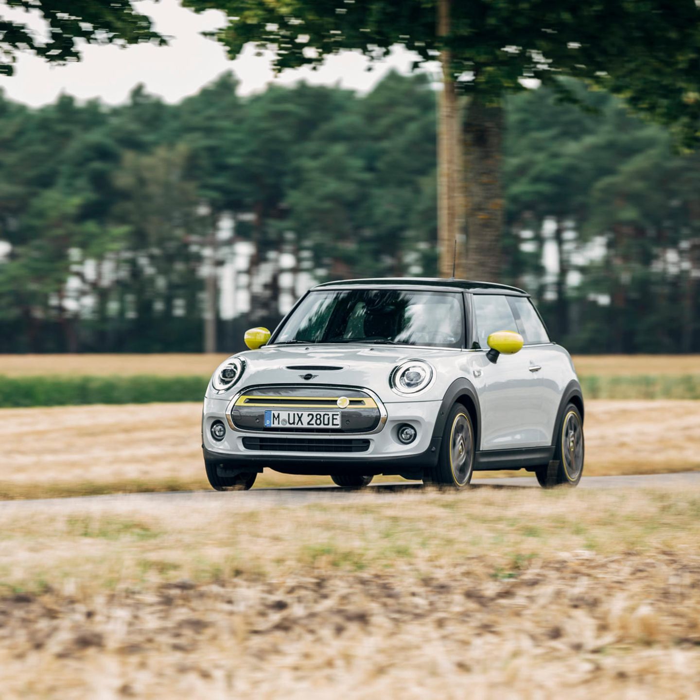 Mini Cooper E unterwegs in Sachsen-Anhalt