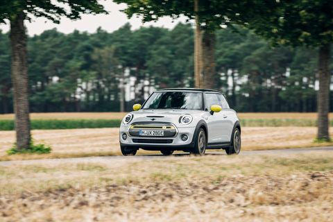 Mini Cooper E unterwegs in Sachsen-Anhalt