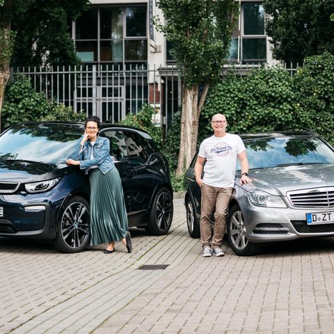 Von groß zu klein:  Florence Bädeker-Georges und Ehemann Hans-Nils haben vom opulenten T-Modell der Mercedes C-Klasse auf den i3 von BMW umgesattelt.