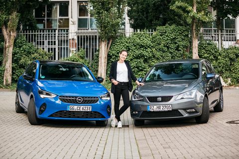 Merle Riepert zwischen Opel Corsa E und Seat Leon