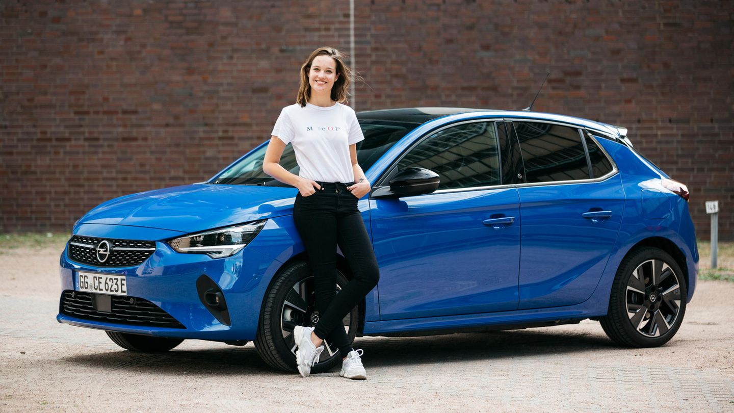 Opel Corsa-e: Merle Riepert und der Opel Corsa E Merle Riepert und der Opel Corsa E