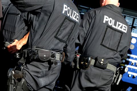 Sicherheitsbehörden: Was tun Polizei und Bundeswehr gegen Extremismus in den eigenen Reihen?
