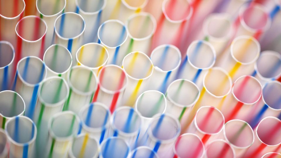 Kanada verbietet Plastik-Strohhalme