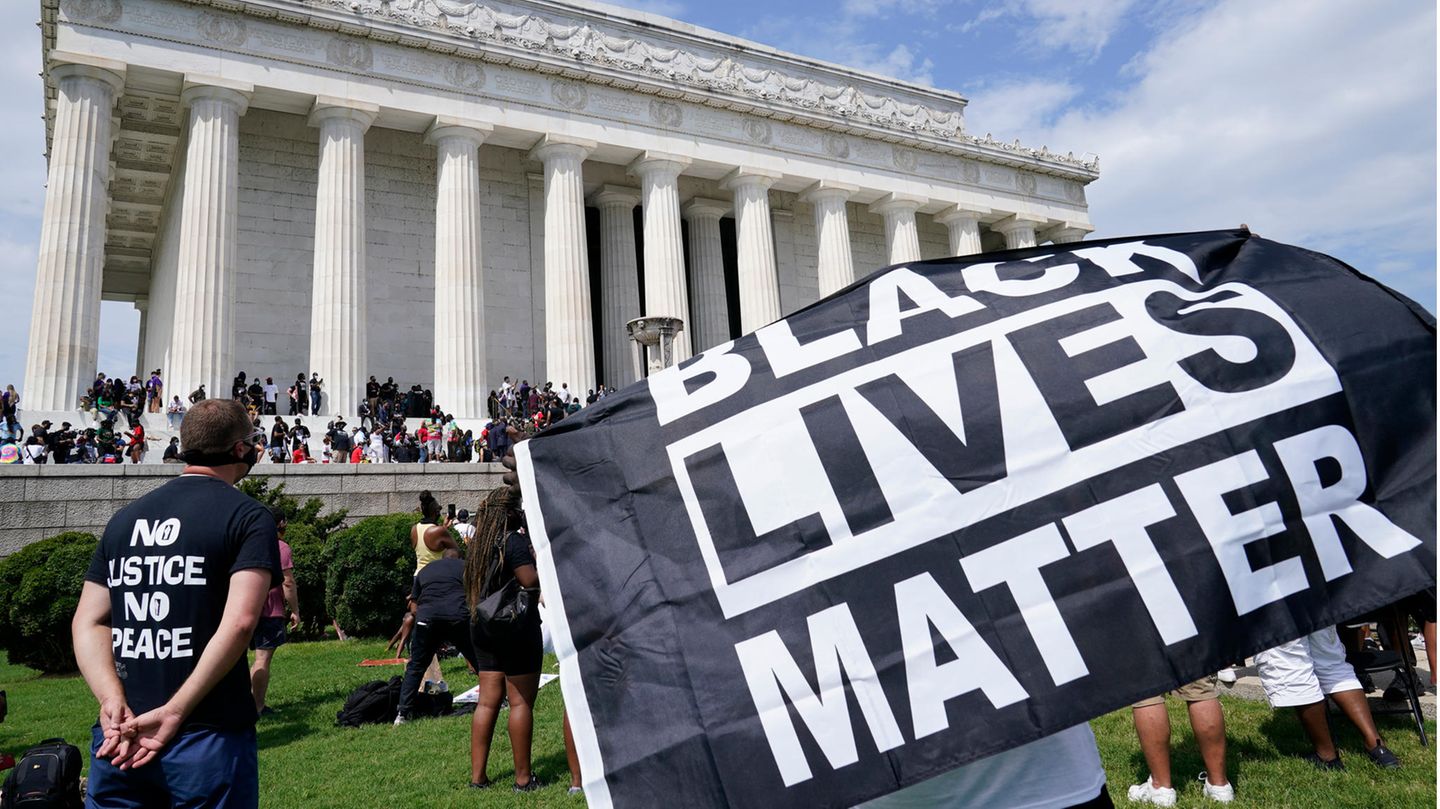 Ein Transparent mit der Aufschrift "Black Lives Matter"