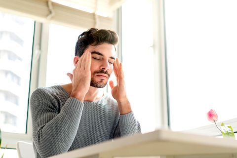 Die Diagnose: Er hat ständig Schwindelattacken, verliert deshalb seinen Job. Die Ursache? Eine seltene Krankheit