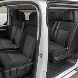 Der Opel Vivaro-e ist auch als Personentransporter geeignet