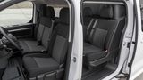 Der Opel Vivaro-e ist auch als Personentransporter geeignet