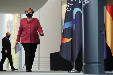 Bundeskanzlerin Angela Merkel (CDU) nach den Beratungen mit den Bürgermeister der elf größten Städte Deutschlands