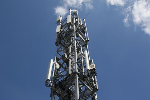 Ein Mobilfunkmast im Berliner Stadtteil Schmöckwitz in der Nähe des Hauptstadtflughafens BER