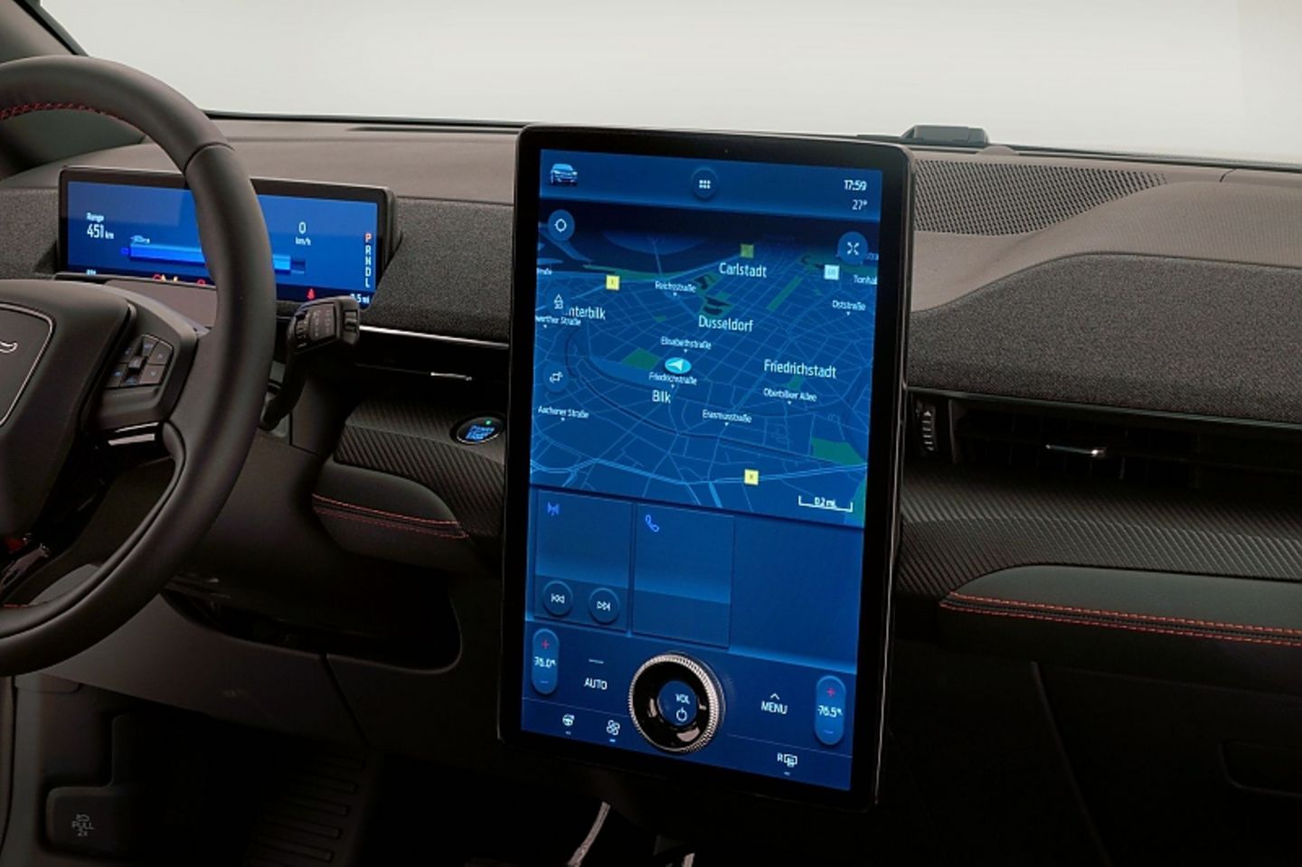 Tesla lässt grüßen: ein 15 Zoll Tablet ist die Kommandozentrale im Ford Mach-E