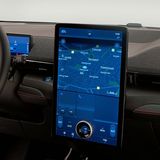 Tesla lässt grüßen: ein 15 Zoll Tablet ist die Kommandozentrale im Ford Mach-E