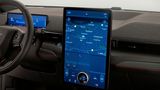 Tesla lässt grüßen: ein 15 Zoll Tablet ist die Kommandozentrale im Ford Mach-E