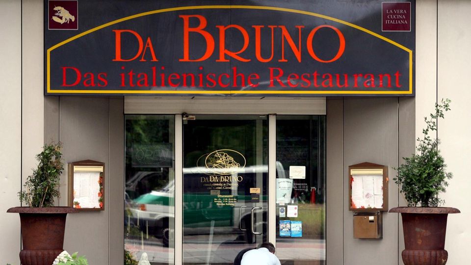 Vor dieser Pizzeria in Duisburg wurden im August 2007 sechs Menschen getötet