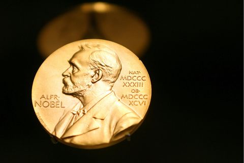 Eine Medaille mit dem Konterfei von Alfred Nobel