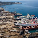 Bild 1 von 10 der Fotostrecke zum Klicken: Wo die Reise für Kreuzfahrtschiffe zu Ende ist - in der Bucht von Aliağa an der türkischen Ägäisküste.