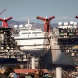 Die Schiffe von Carnival Cruises sind an den markanten roten "Whale Tail"-Schornsteinen leicht zu erkennen