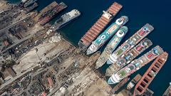 Eingeklemmt zwischen zwei Frachtschiffen: In den vergangenen Wochen wurden hier fünf ausrangierte Luxusliner auf Grund gesetzt.