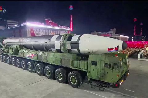 Die neue Rakete erhielt auch eine neue mobile Startanlage  - offenbar aus heimischer Produktion.