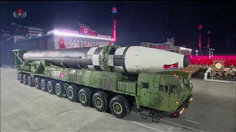 Die neue Rakete erhielt auch eine neue mobile Startanlage  - offenbar aus heimischer Produktion.